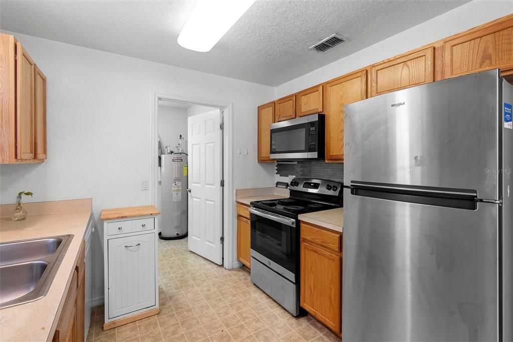 For Sale: $280,000 (3 beds, 2 baths, 1204 Square Feet)