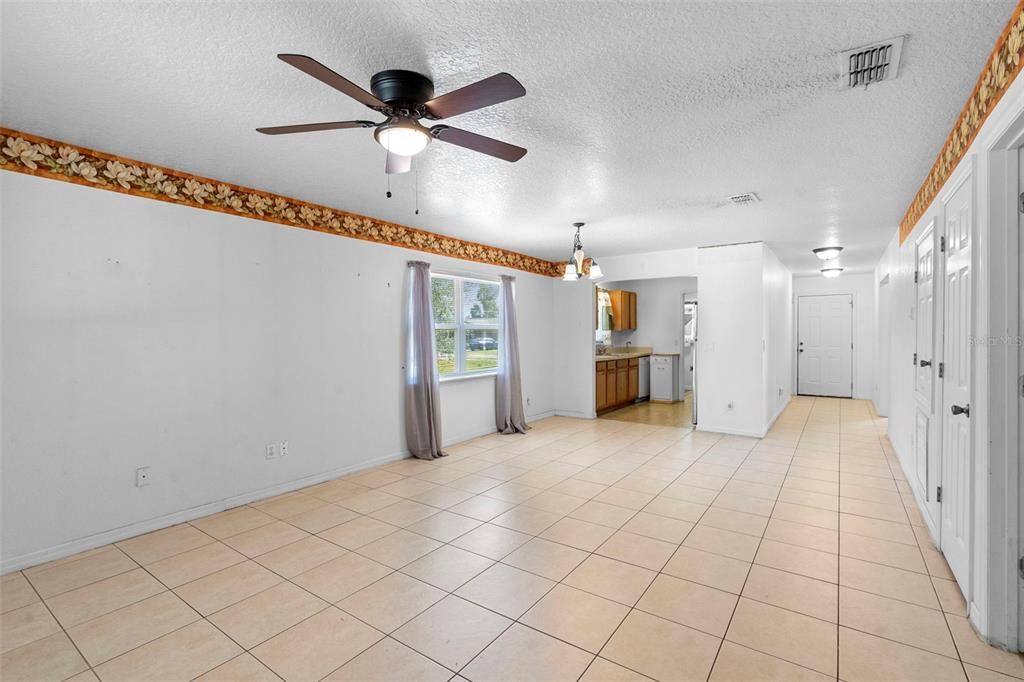 For Sale: $280,000 (3 beds, 2 baths, 1204 Square Feet)