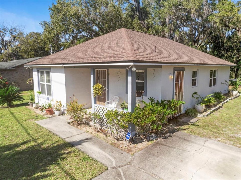 For Sale: $280,000 (3 beds, 2 baths, 1204 Square Feet)