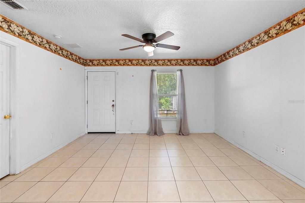 For Sale: $280,000 (3 beds, 2 baths, 1204 Square Feet)