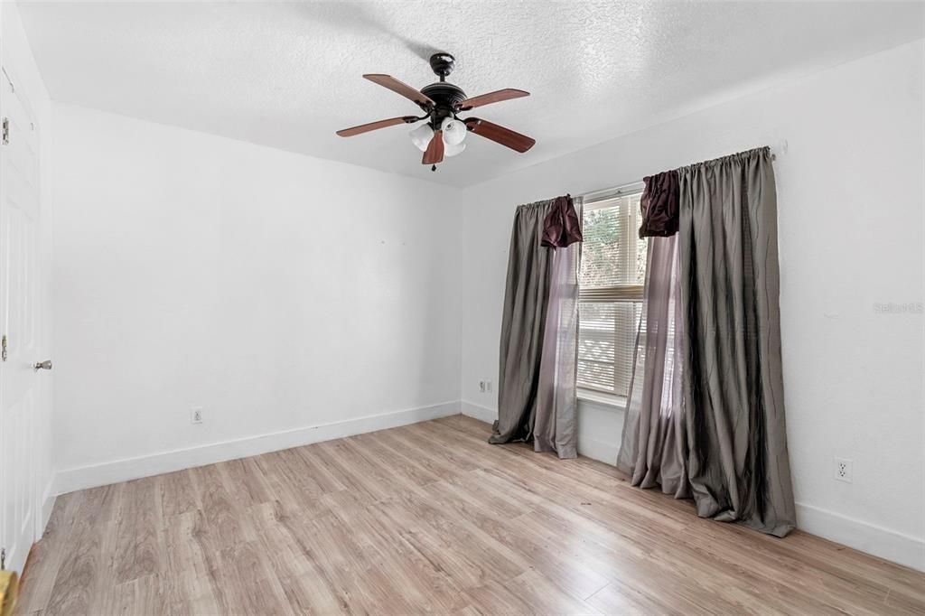 For Sale: $280,000 (3 beds, 2 baths, 1204 Square Feet)