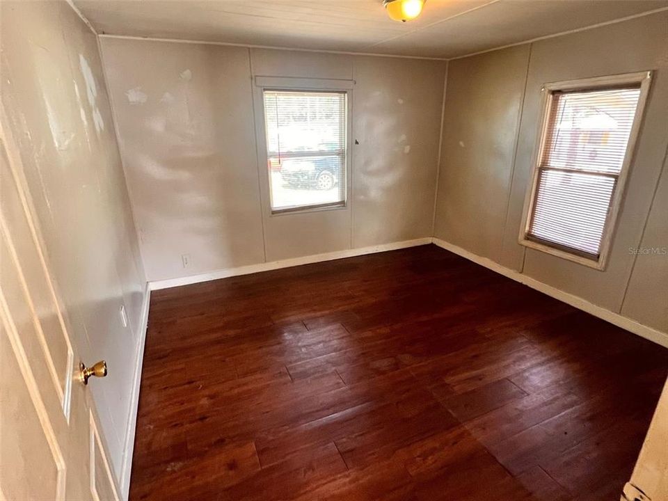 待售: $209,800 (2 贝兹, 1 浴室, 816 平方英尺)