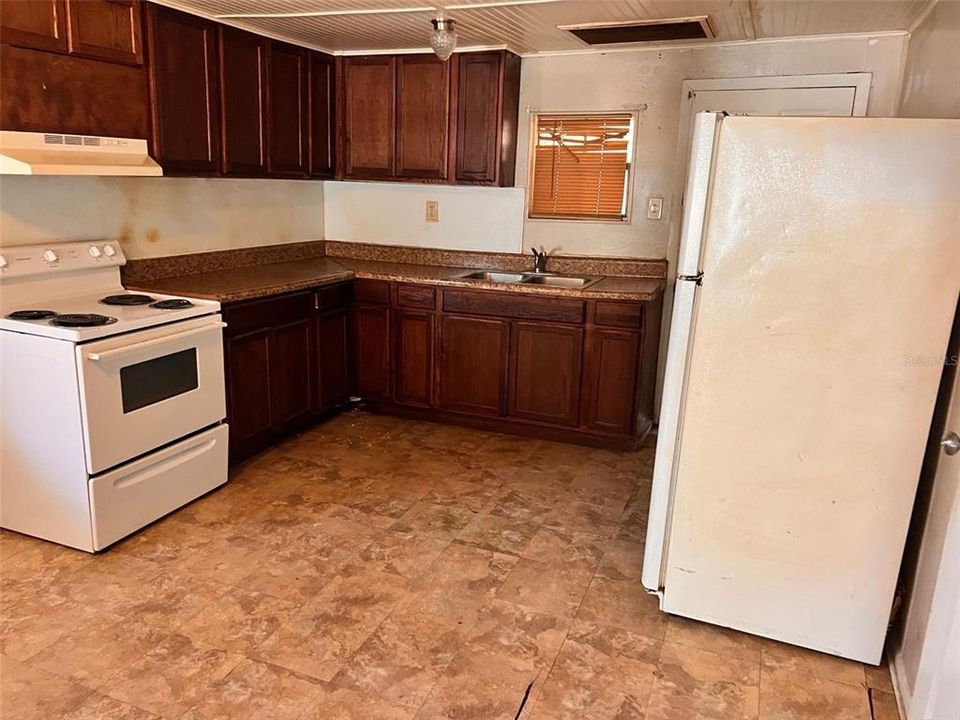 待售: $209,800 (2 贝兹, 1 浴室, 816 平方英尺)