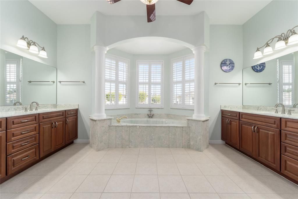 En Venta: $460,000 (3 camas, 2 baños, 2386 Pies cuadrados)