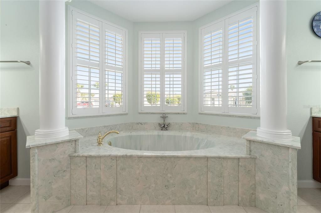 En Venta: $460,000 (3 camas, 2 baños, 2386 Pies cuadrados)