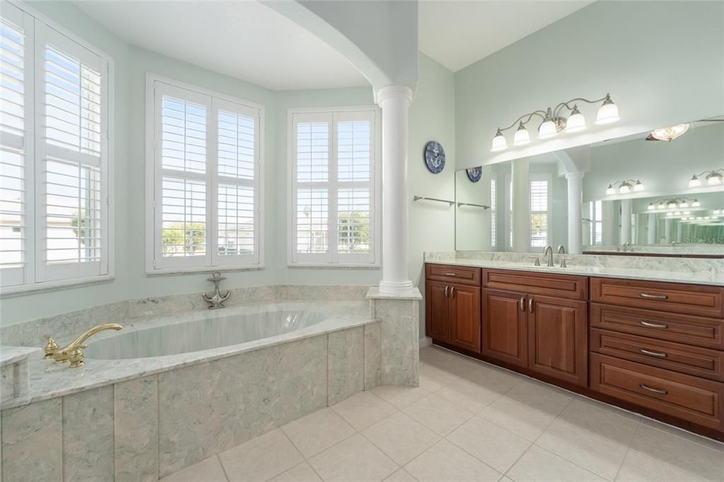 En Venta: $460,000 (3 camas, 2 baños, 2386 Pies cuadrados)