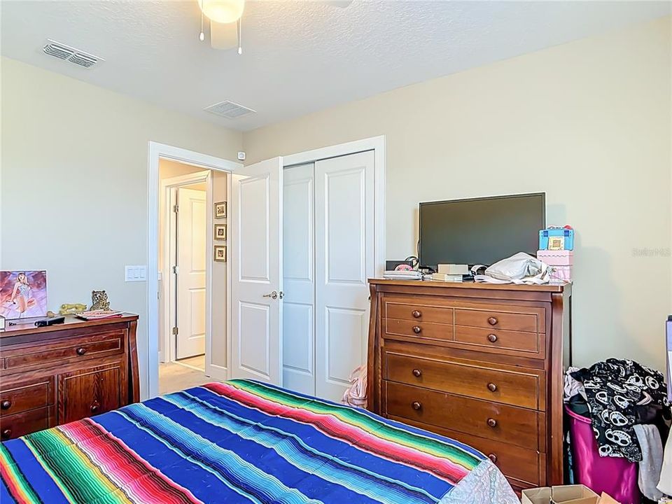 На продажу: $429,900 (4 спален, 2 ванн, 2395 Квадратных фут)