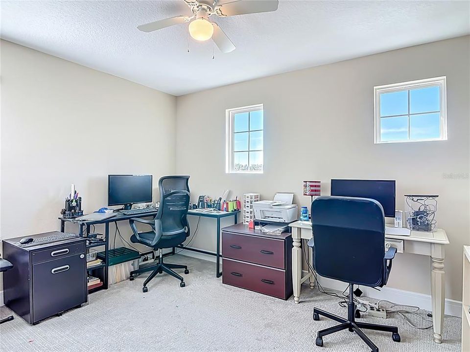 На продажу: $429,900 (4 спален, 2 ванн, 2395 Квадратных фут)