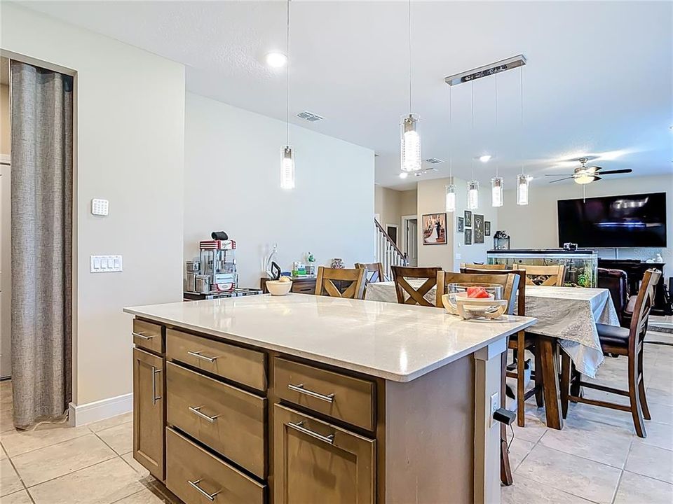 На продажу: $429,900 (4 спален, 2 ванн, 2395 Квадратных фут)