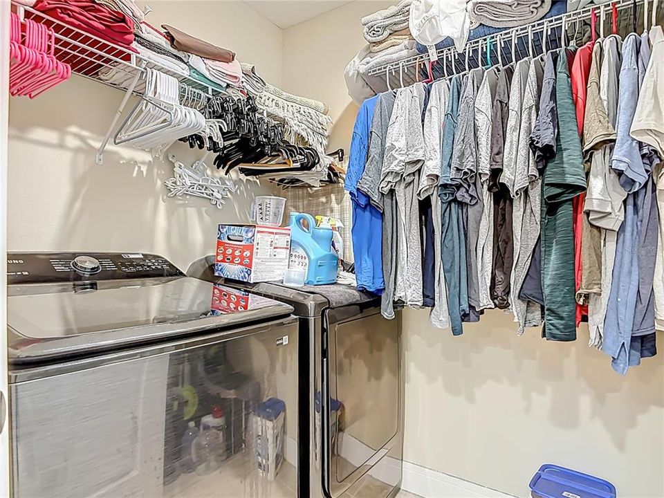 На продажу: $429,900 (4 спален, 2 ванн, 2395 Квадратных фут)