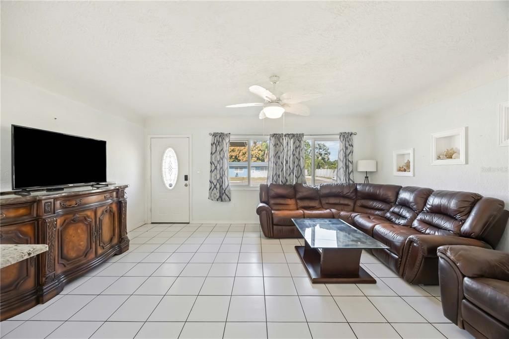 For Sale: $442,000 (3 beds, 1 baths, 1367 Square Feet)