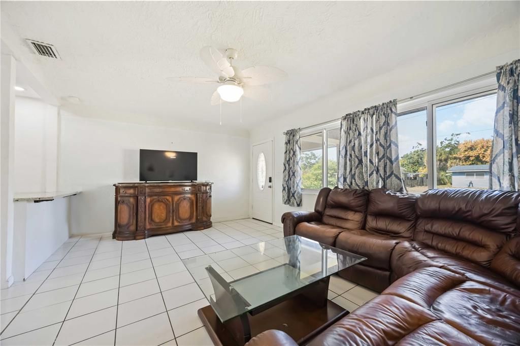 For Sale: $442,000 (3 beds, 1 baths, 1367 Square Feet)