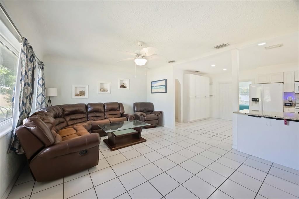 For Sale: $442,000 (3 beds, 1 baths, 1367 Square Feet)