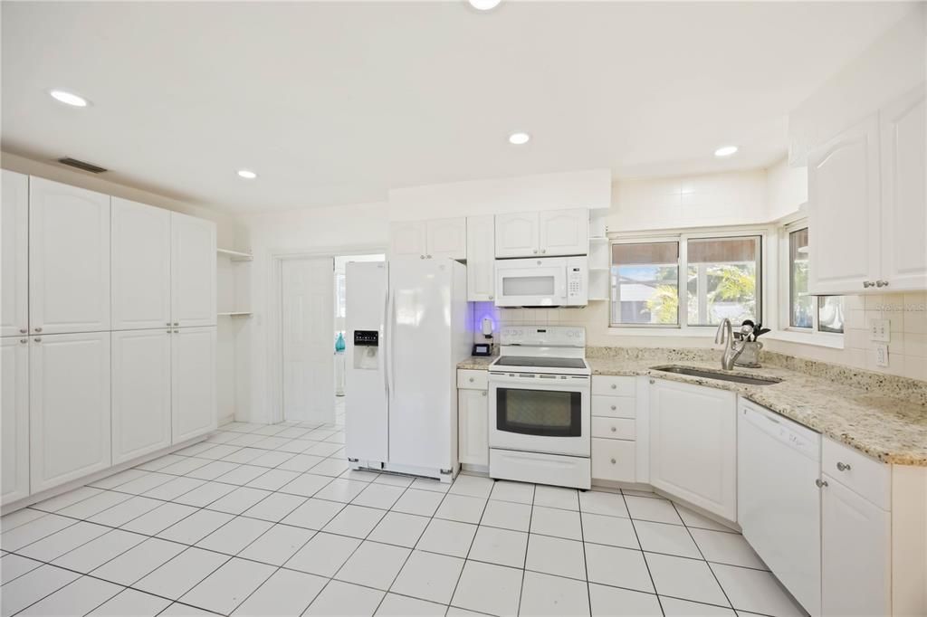 For Sale: $442,000 (3 beds, 1 baths, 1367 Square Feet)
