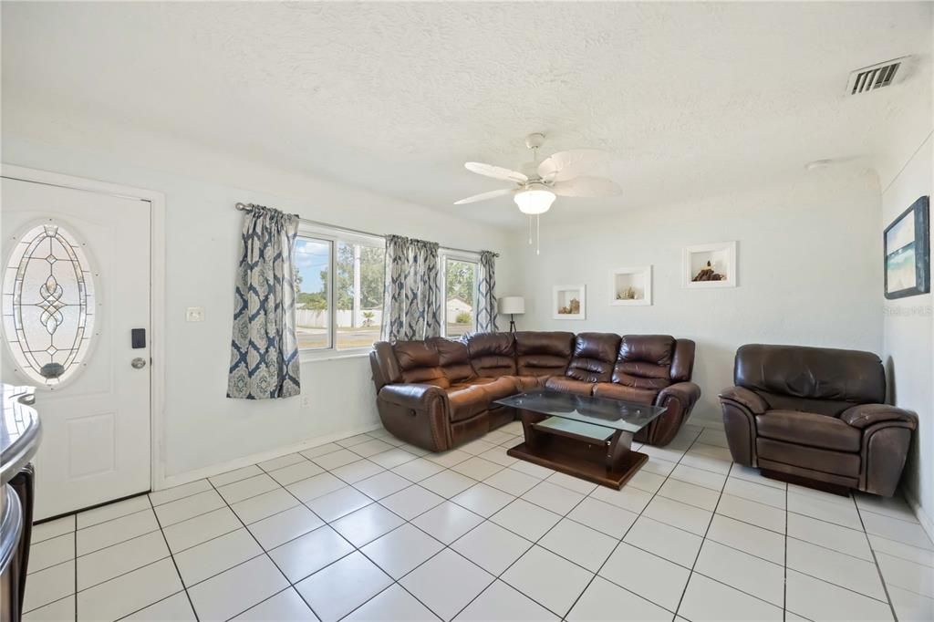 For Sale: $442,000 (3 beds, 1 baths, 1367 Square Feet)