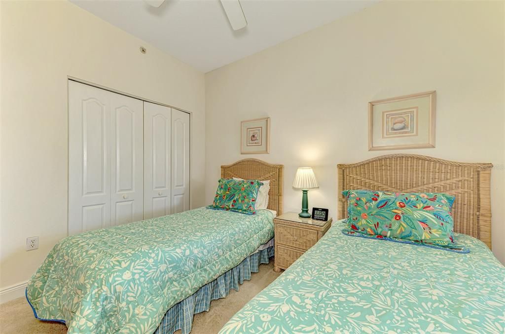 待售: $285,000 (2 贝兹, 2 浴室, 1230 平方英尺)