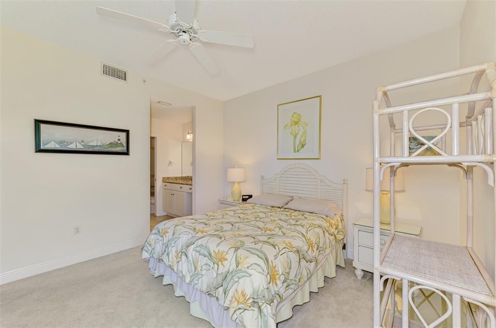 待售: $285,000 (2 贝兹, 2 浴室, 1230 平方英尺)