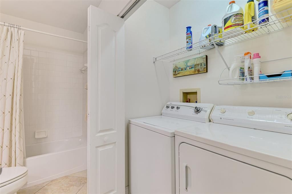 待售: $285,000 (2 贝兹, 2 浴室, 1230 平方英尺)