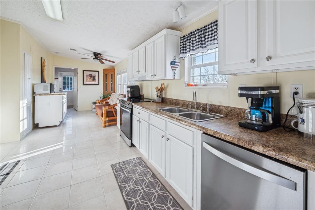 待售: $1,700,000 (3 贝兹, 2 浴室, 1512 平方英尺)