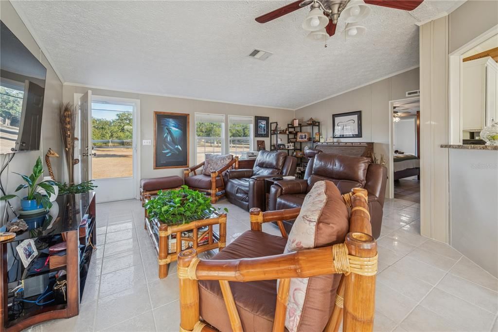 待售: $1,700,000 (3 贝兹, 2 浴室, 1512 平方英尺)