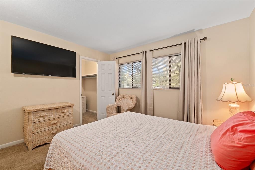 На продажу: $156,000 (3 спален, 2 ванн, 1242 Квадратных фут)