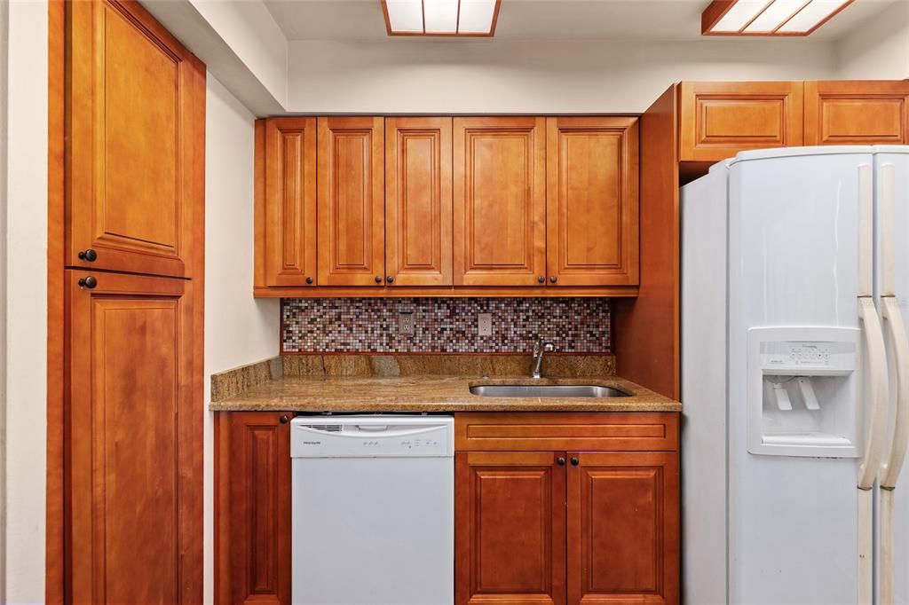 На продажу: $156,000 (3 спален, 2 ванн, 1242 Квадратных фут)