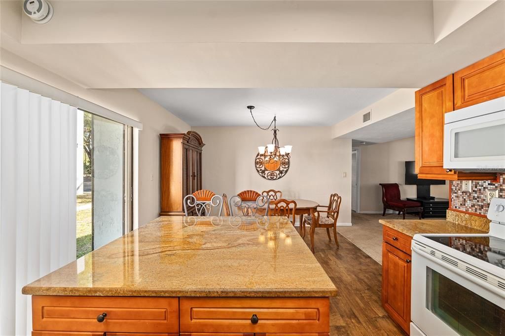 На продажу: $156,000 (3 спален, 2 ванн, 1242 Квадратных фут)