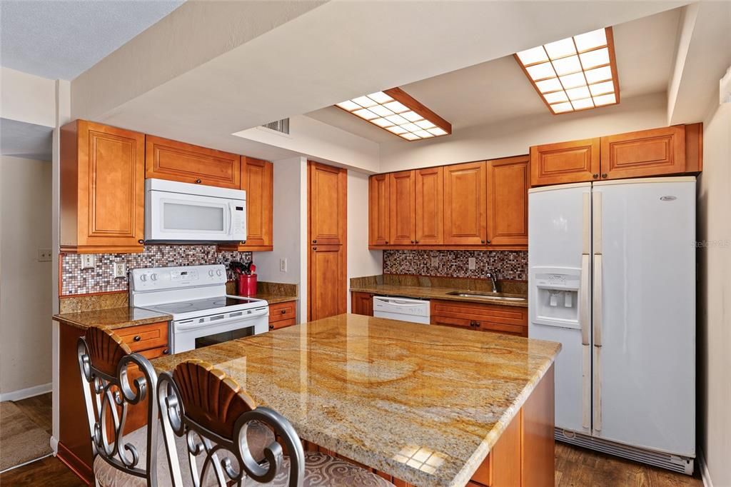 На продажу: $156,000 (3 спален, 2 ванн, 1242 Квадратных фут)