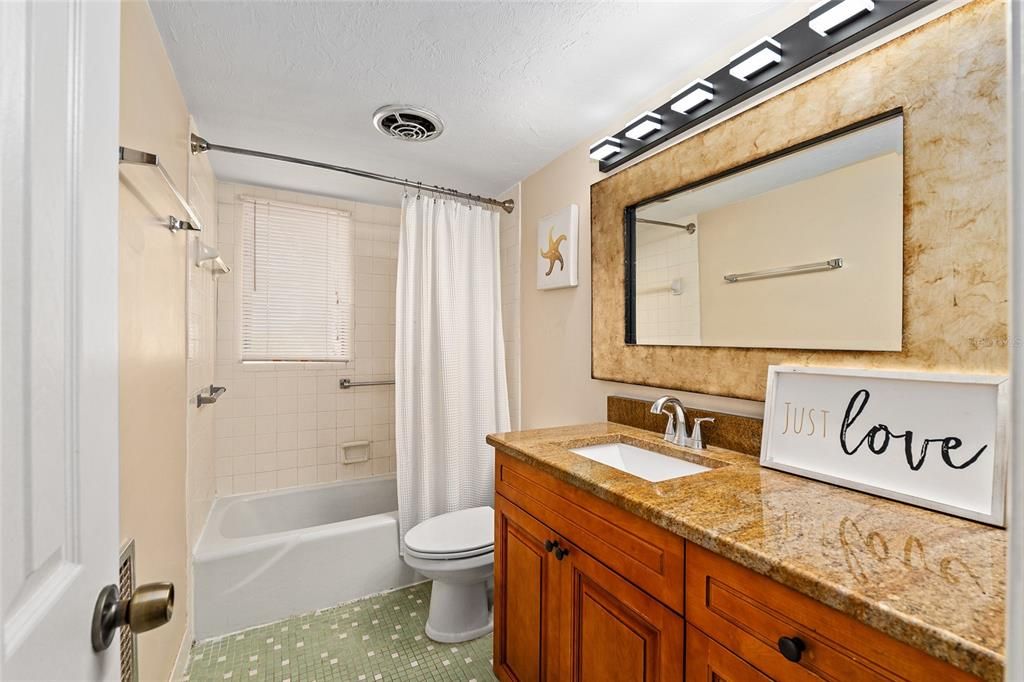 На продажу: $156,000 (3 спален, 2 ванн, 1242 Квадратных фут)