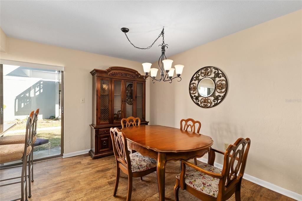 На продажу: $156,000 (3 спален, 2 ванн, 1242 Квадратных фут)