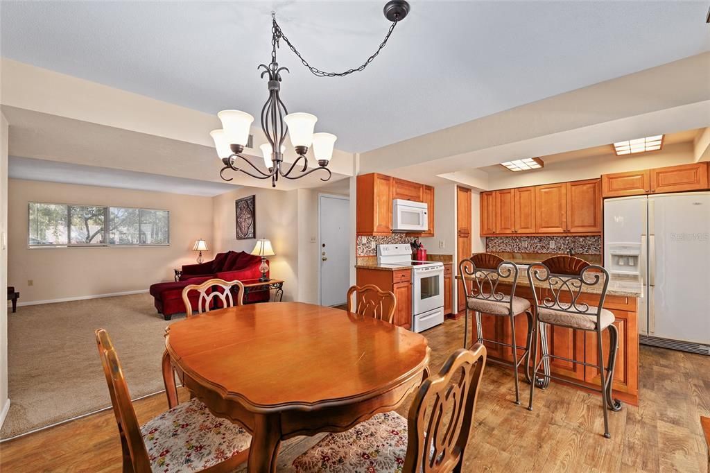 На продажу: $156,000 (3 спален, 2 ванн, 1242 Квадратных фут)