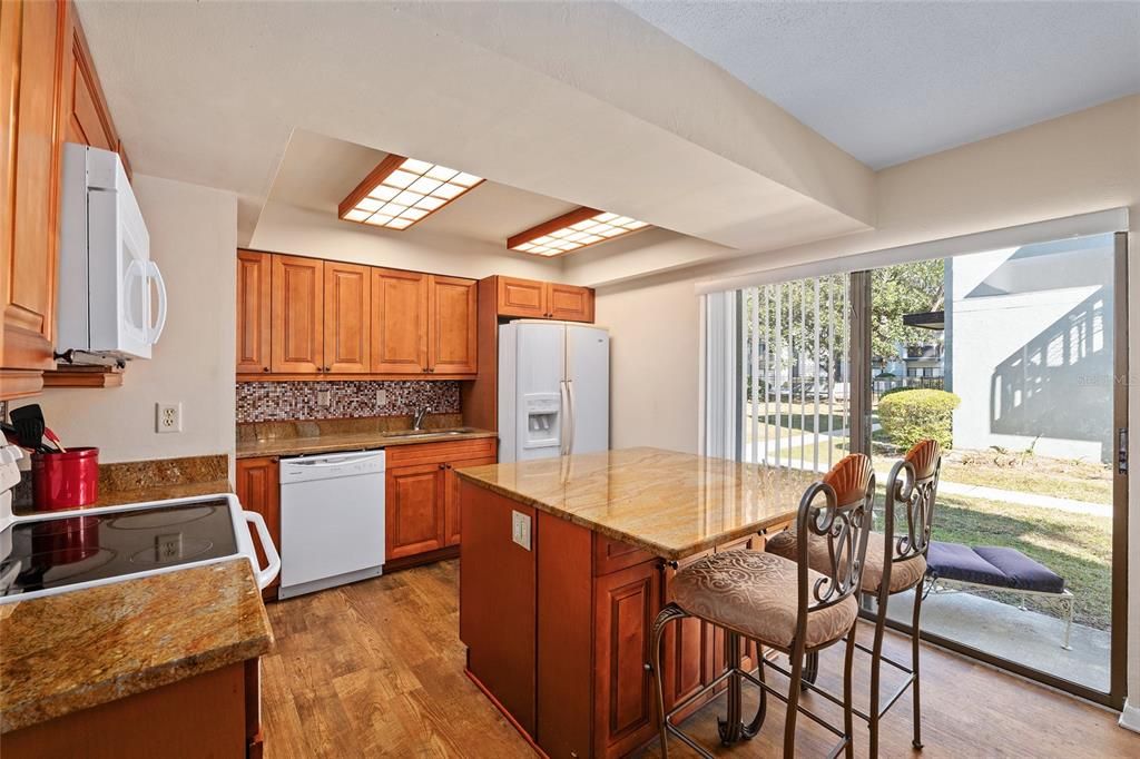 На продажу: $156,000 (3 спален, 2 ванн, 1242 Квадратных фут)