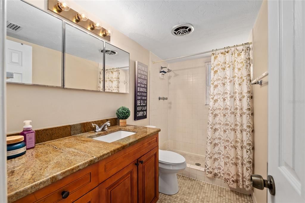 На продажу: $156,000 (3 спален, 2 ванн, 1242 Квадратных фут)