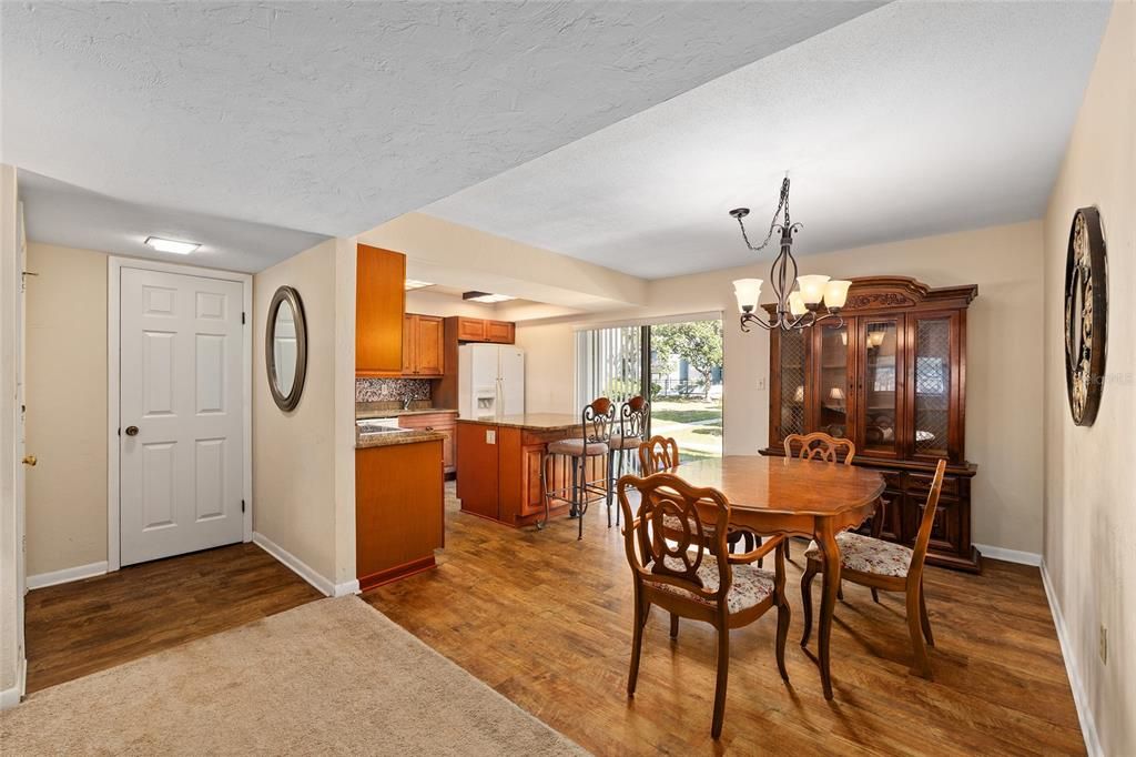 На продажу: $156,000 (3 спален, 2 ванн, 1242 Квадратных фут)