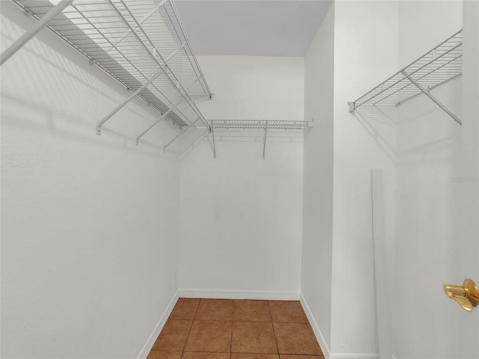 На продажу: $200,000 (2 спален, 2 ванн, 928 Квадратных фут)