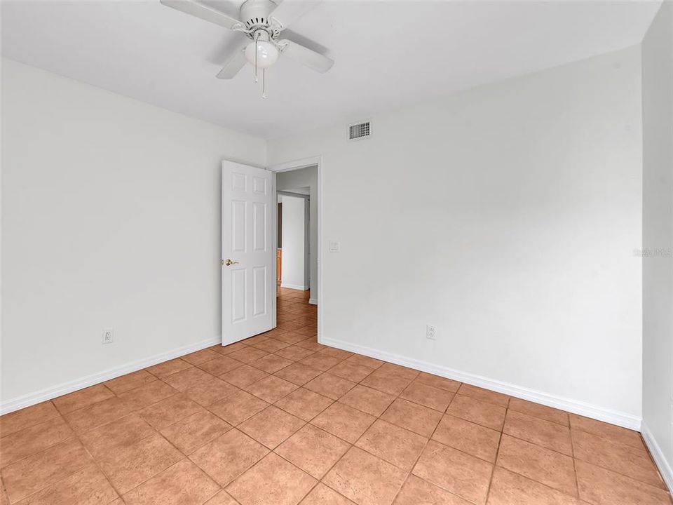 На продажу: $200,000 (2 спален, 2 ванн, 928 Квадратных фут)