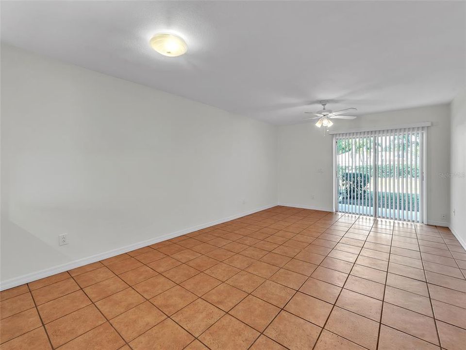 На продажу: $200,000 (2 спален, 2 ванн, 928 Квадратных фут)