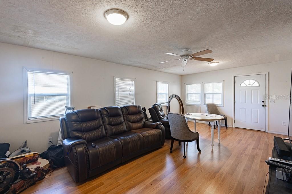 待售: $135,000 (2 贝兹, 2 浴室, 1490 平方英尺)