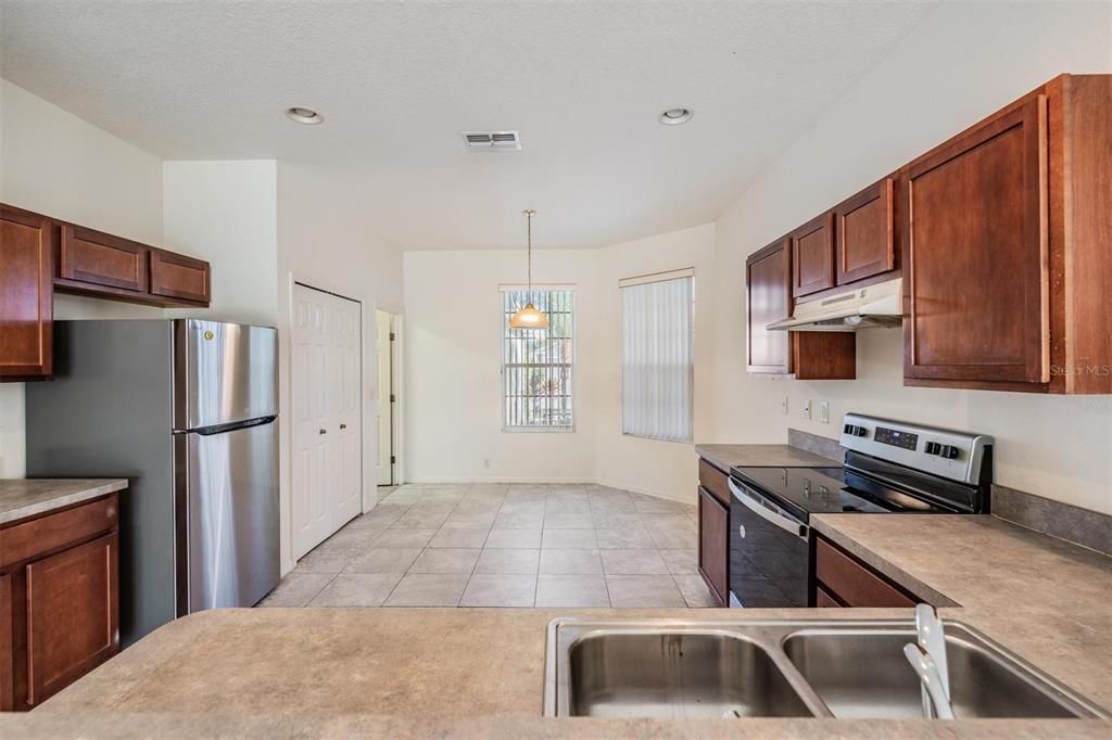 En Venta: $294,900 (3 camas, 2 baños, 1811 Pies cuadrados)