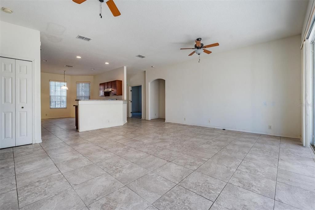 En Venta: $294,900 (3 camas, 2 baños, 1811 Pies cuadrados)