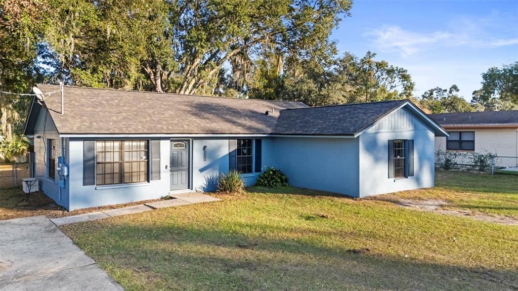 Active With Contract: $319,900 (4 beds, 2 baths, 1887 Square Feet)