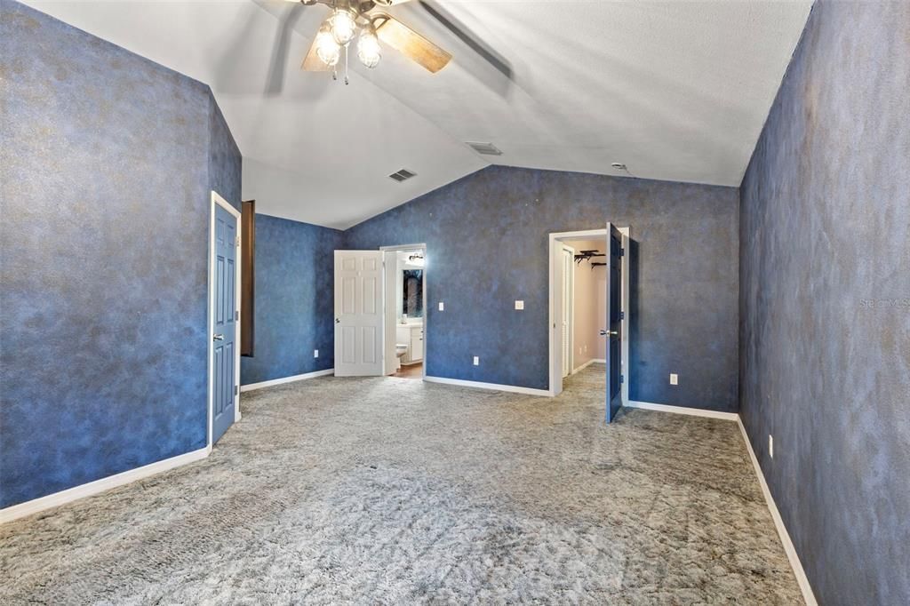 Active With Contract: $319,900 (4 beds, 2 baths, 1887 Square Feet)