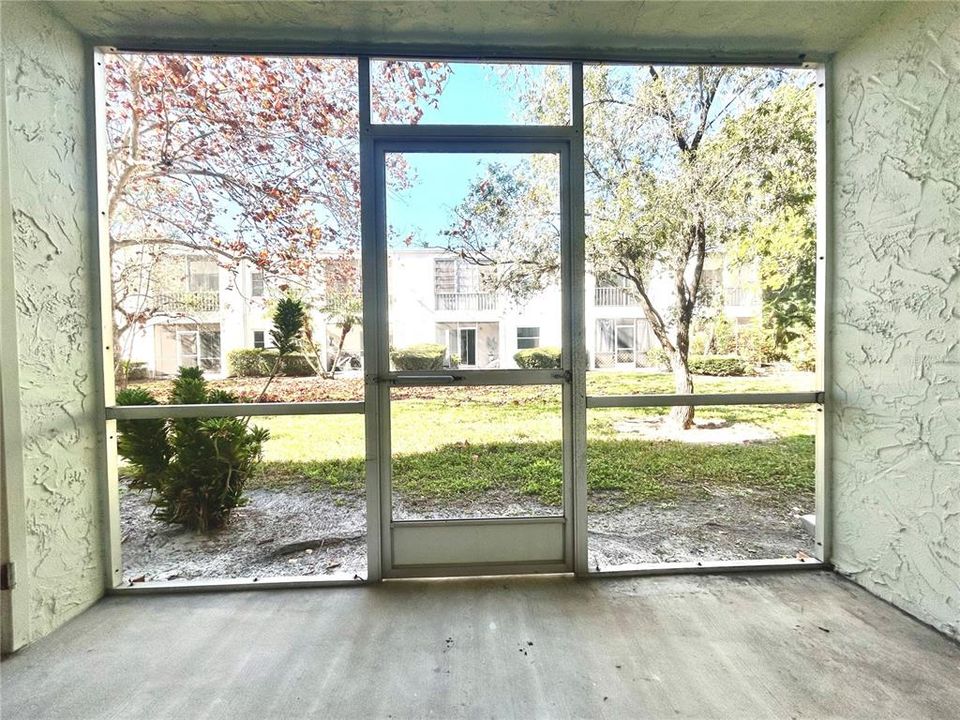 For Sale: $124,000 (1 beds, 1 baths, 863 Square Feet)