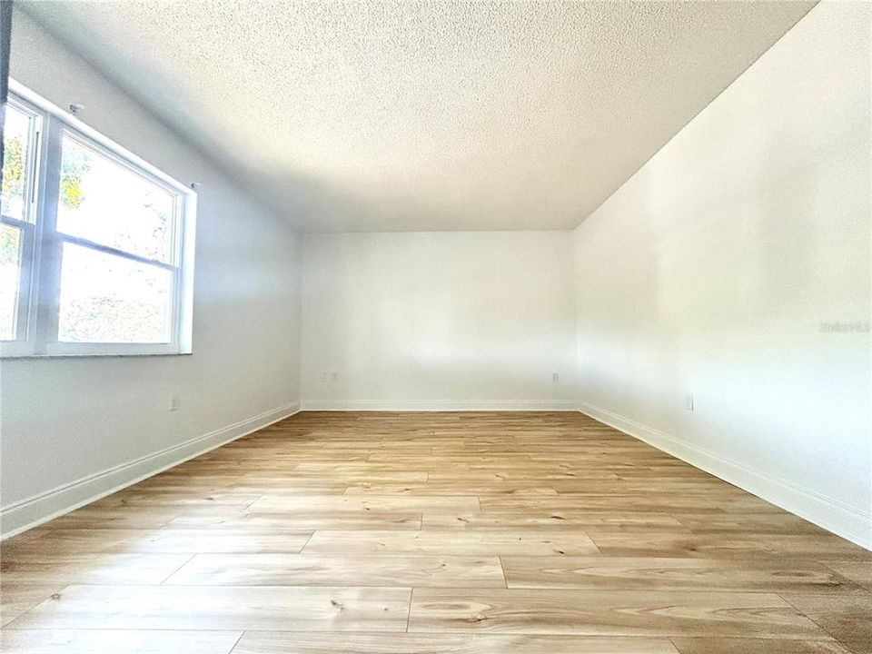 For Sale: $124,000 (1 beds, 1 baths, 863 Square Feet)