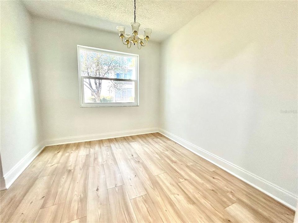 For Sale: $124,000 (1 beds, 1 baths, 863 Square Feet)