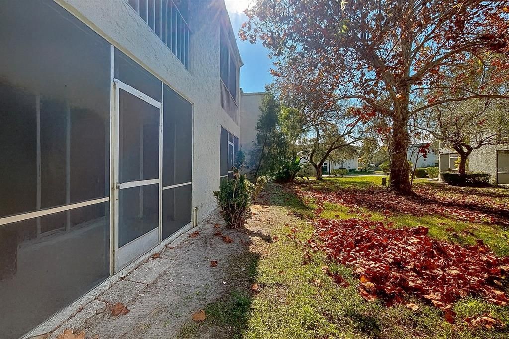 For Sale: $124,000 (1 beds, 1 baths, 863 Square Feet)