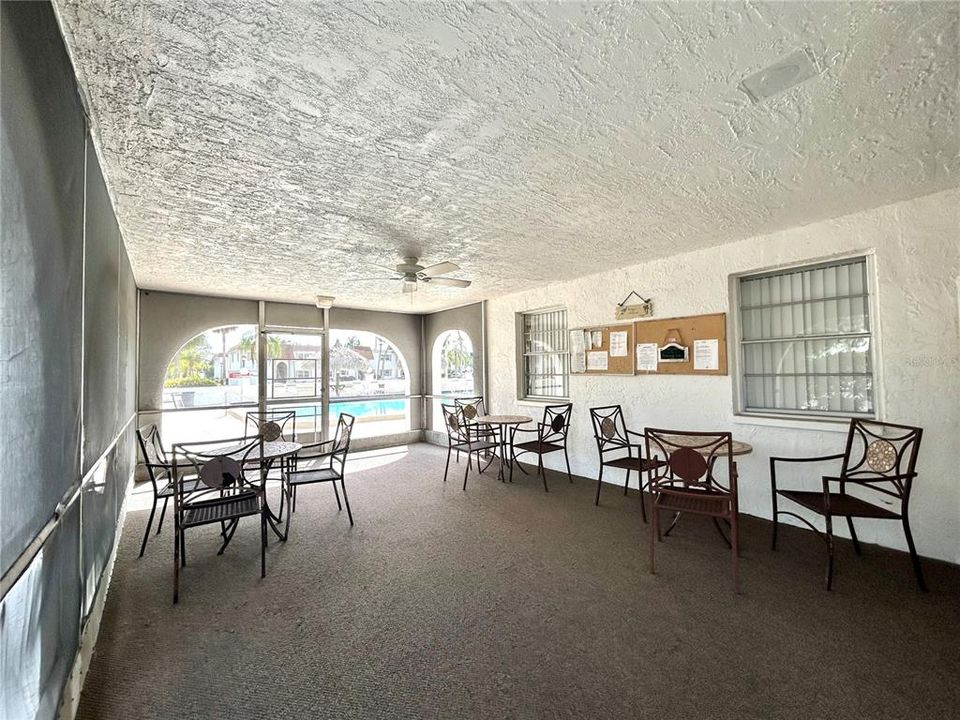 For Sale: $124,000 (1 beds, 1 baths, 863 Square Feet)