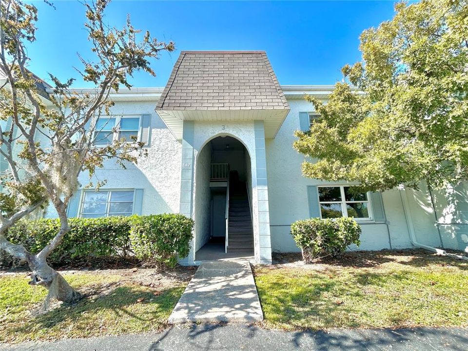 For Sale: $124,000 (1 beds, 1 baths, 863 Square Feet)