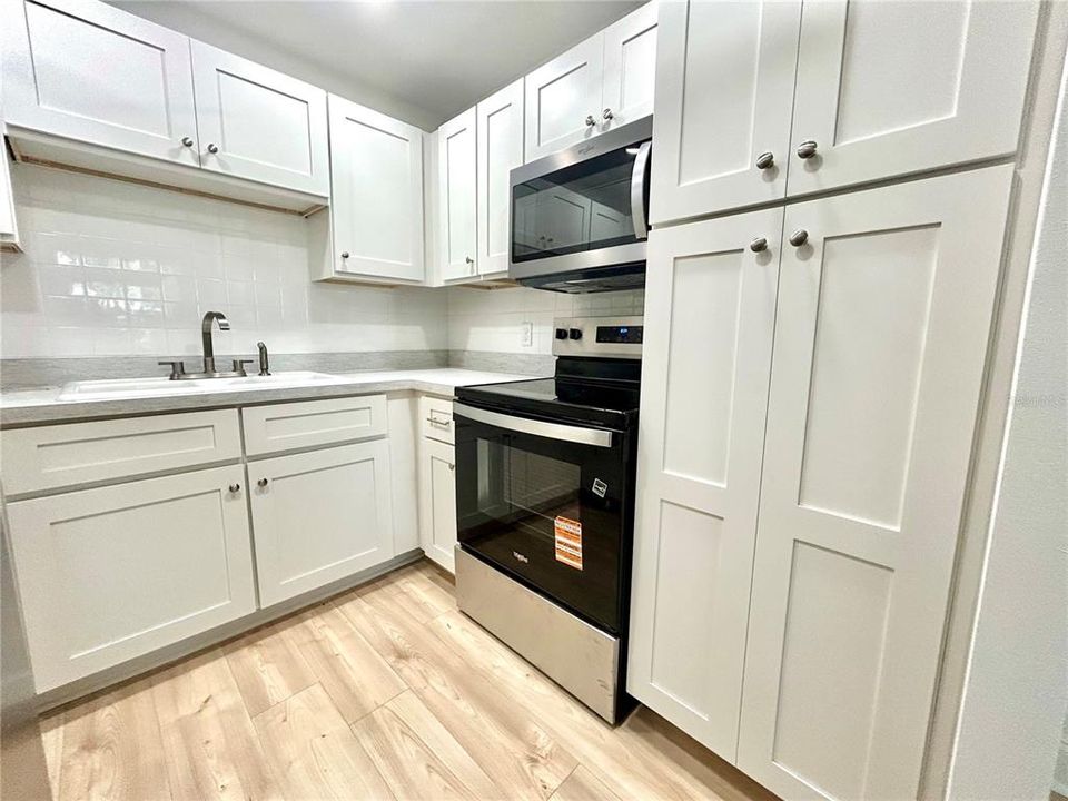 For Sale: $124,000 (1 beds, 1 baths, 863 Square Feet)