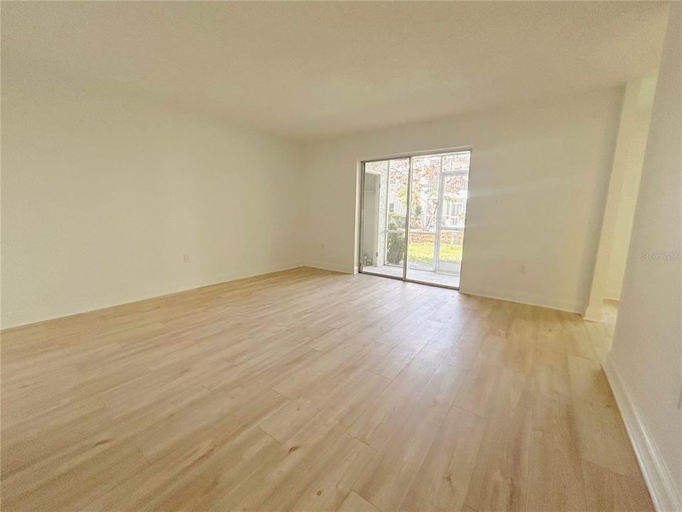 For Sale: $124,000 (1 beds, 1 baths, 863 Square Feet)